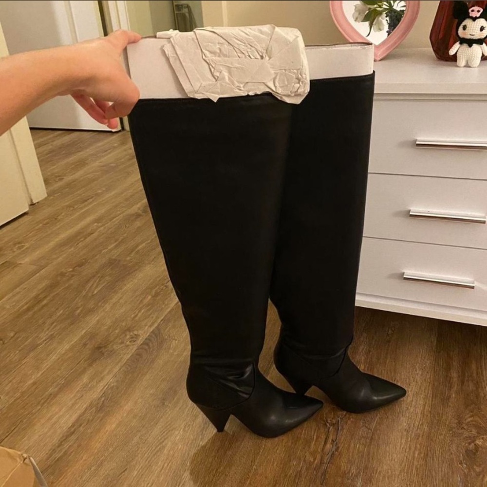 Black Leather Knee-High Women's Boots